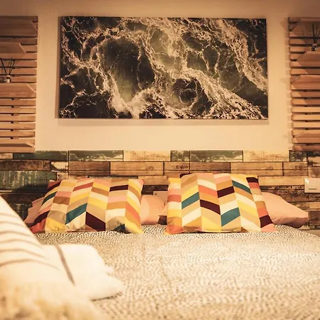 Chalet Novo Sancti Petri Surf House Alojamento de Turismo Selvagem